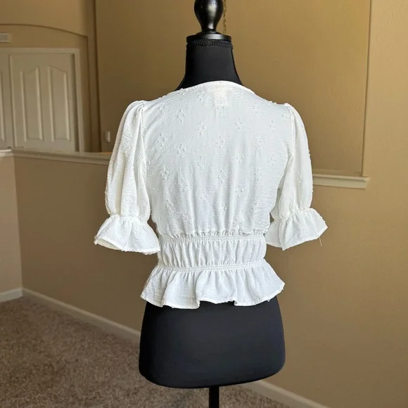 White Ruffled Women's Top Size Small - Picture 2 of 5